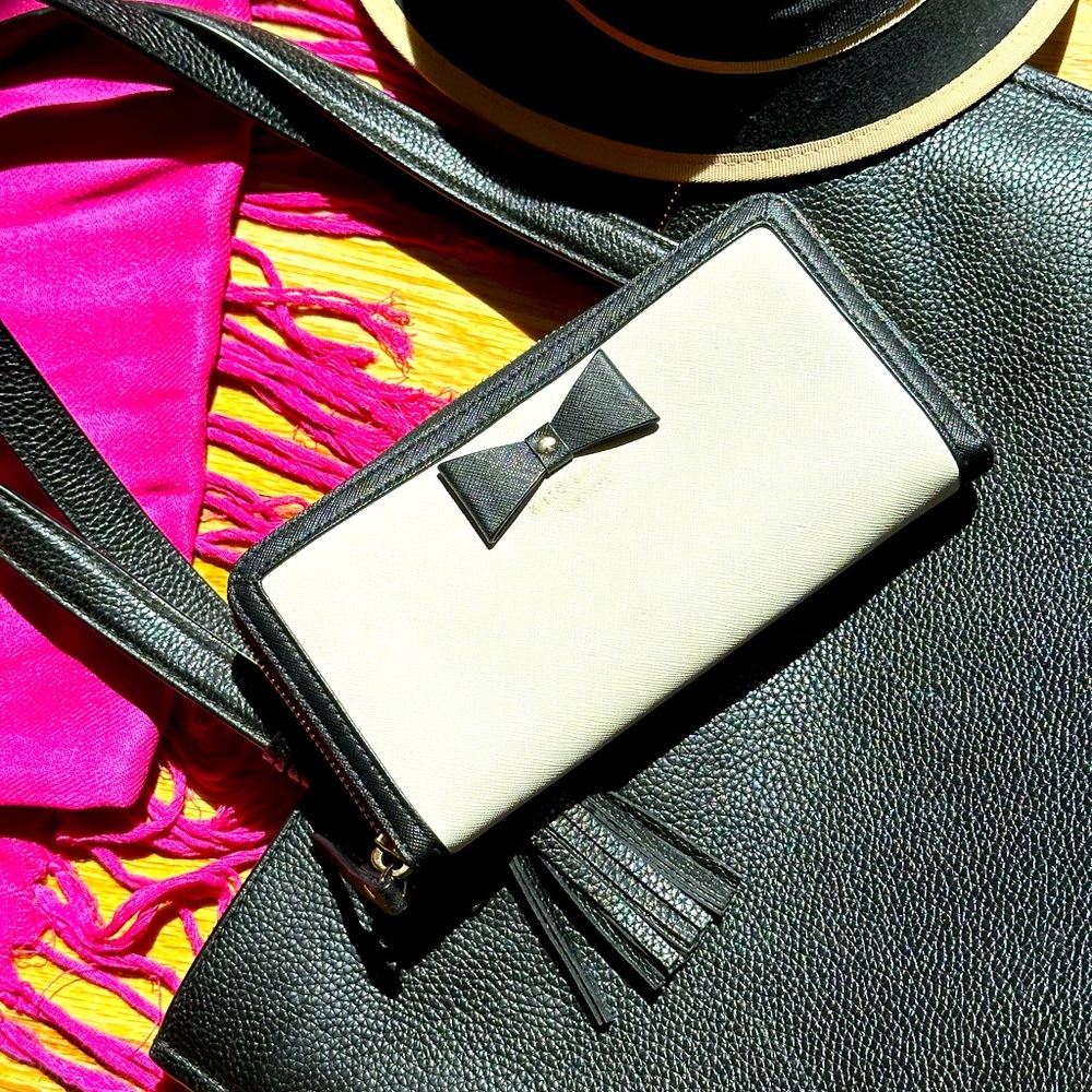 Kate Spade New York Black & Cream Bow Zip-Around Wallet